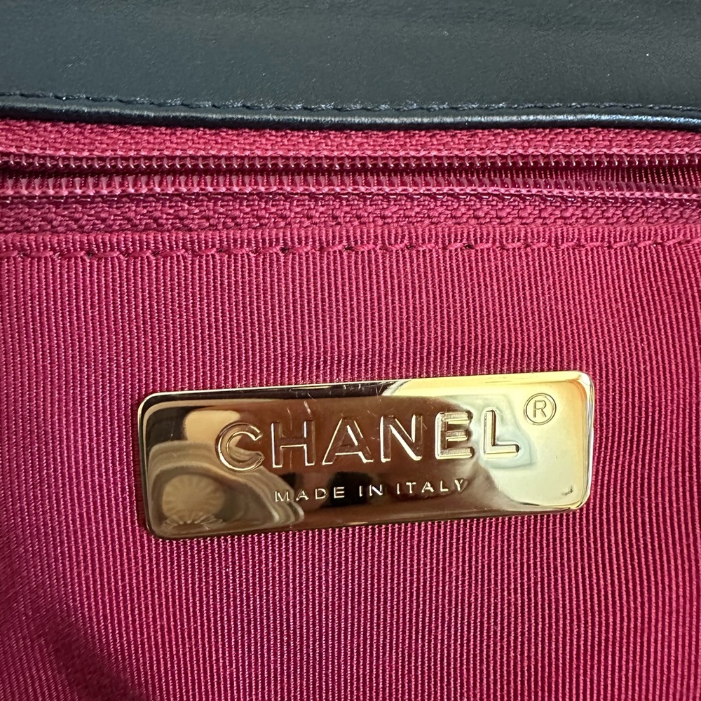 -SOLD- 💯Authentic Chanel 19 Small - Picture 13 of 15